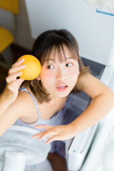 穿裙子没带内裤直接就尿了